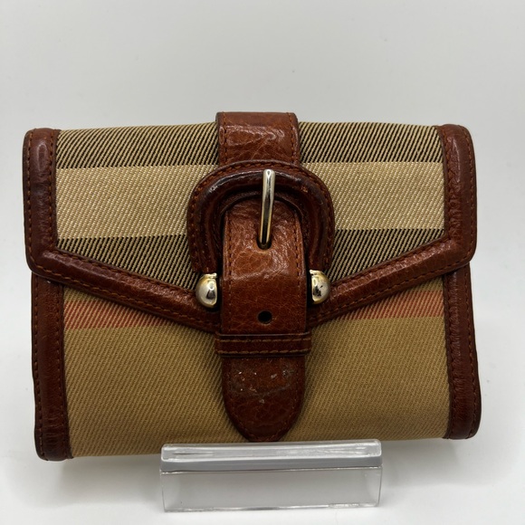 GUC Burberry Beige Bifold Wallet - Picture 1 of 8